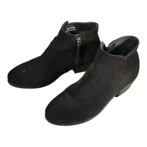 Thursday Boot Co. Downtown Ankle Boot - Women Leather Booties - Stylish Footwear - Picture 1 of 9